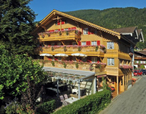 Отель Alpenblick Hotel & Restaurant Wilderswil by Interlaken  Вильдерсвиль